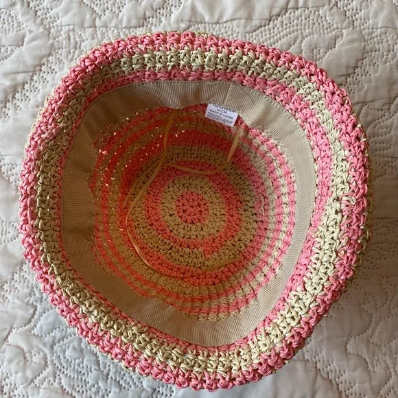 🍀NWT! Paper Crochet Bucket Hat - Picture 2 of 3
